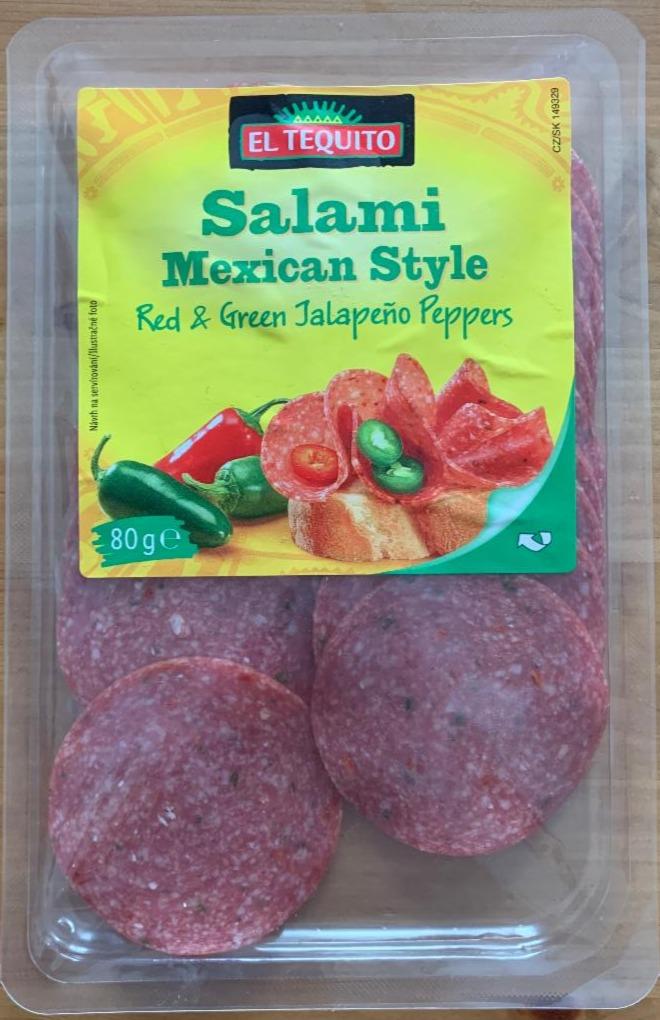 Fotografie - Salami Mexican Style red & green jalapeño peppers El Tequito