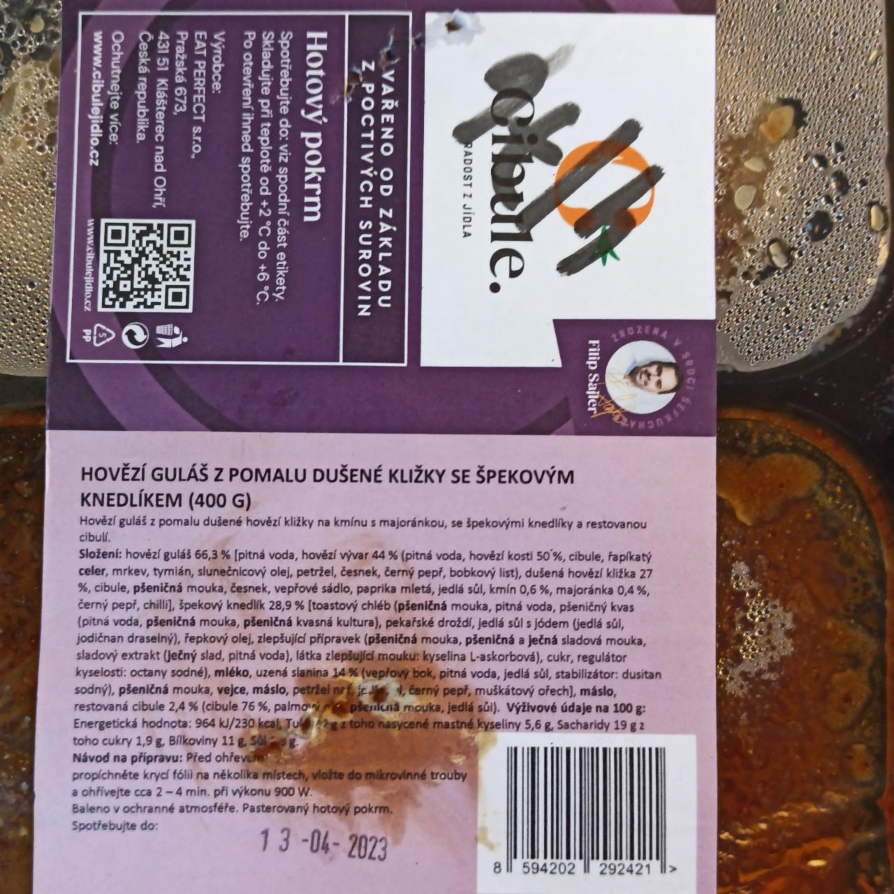Fotografie - Hovězí guláš z pomalu dušené kližky se špekovým knedlíkem Cibule. Radost z jídla