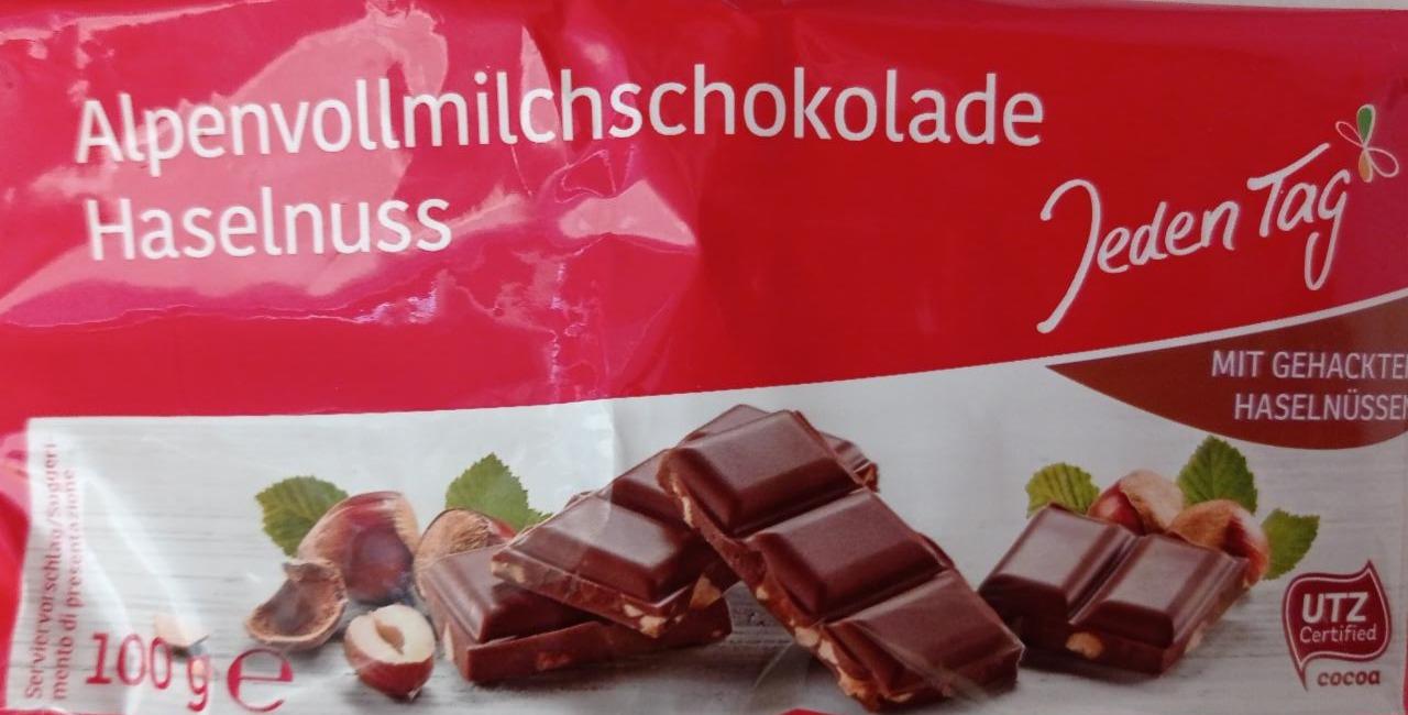 Fotografie - mléčná čokoláda z alpského mléka se sekanými jádry lískových ořechů Jeden Tag