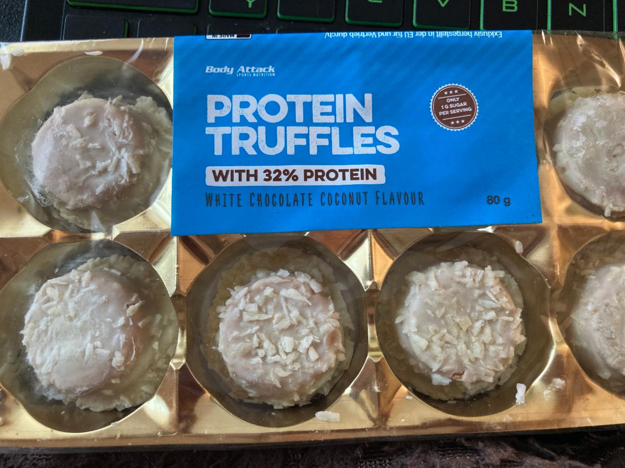 Fotografie - Protein Truffles with 32% Protein White Chocolate Coconut Flavour Body Attack