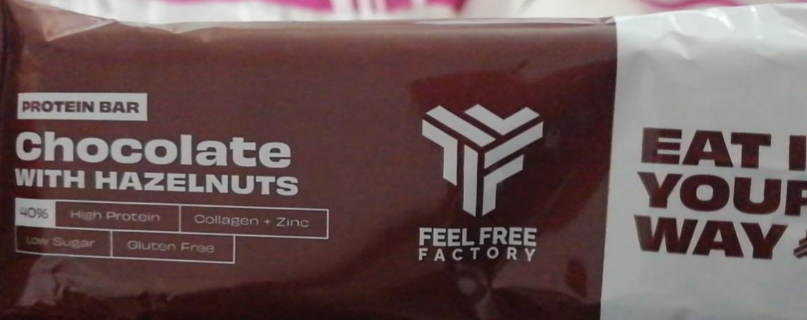 Fotografie - feel factory protein bar chocolate with hazelnuts