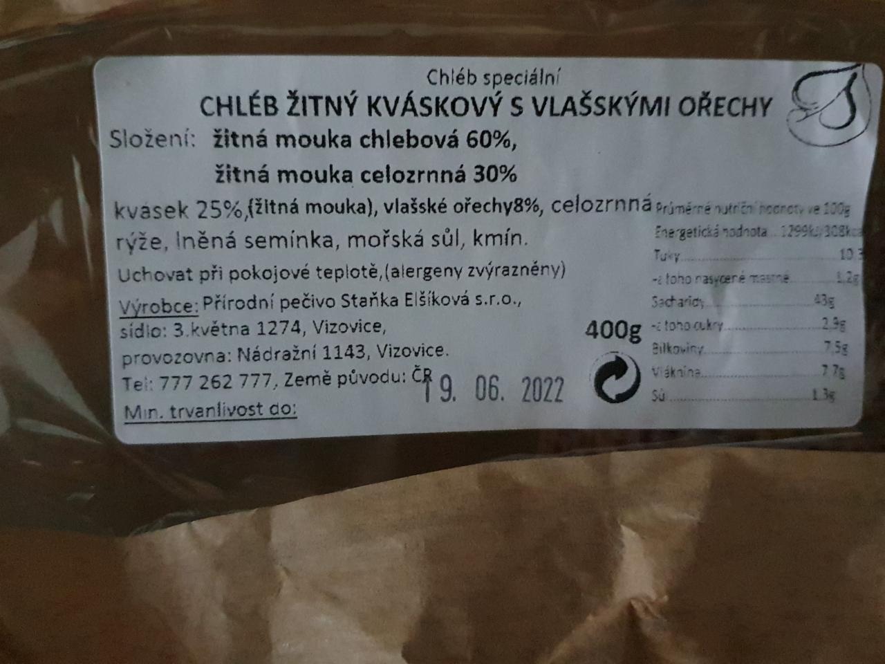 Fotografie - Chléb žitný kváskový s vlašskými ořechy Přírodní pečivo Staňka Elšíková