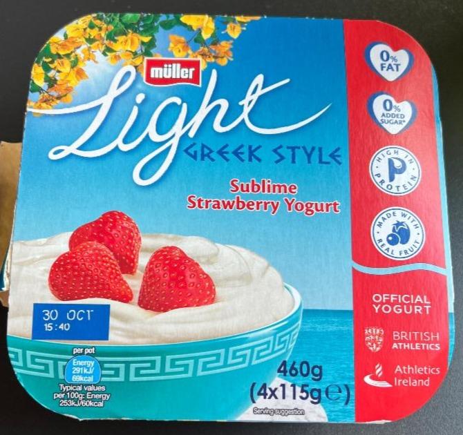 Fotografie - light Greek style Strawberry yogurt Müller