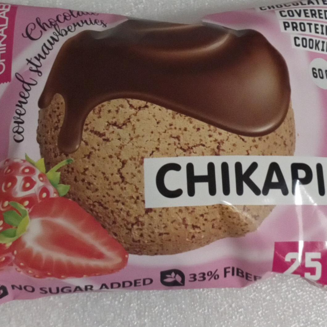 Fotografie - Chikapie proteinová sušenka v čokoládě s náplní jahody v čokoládě Chikalab
