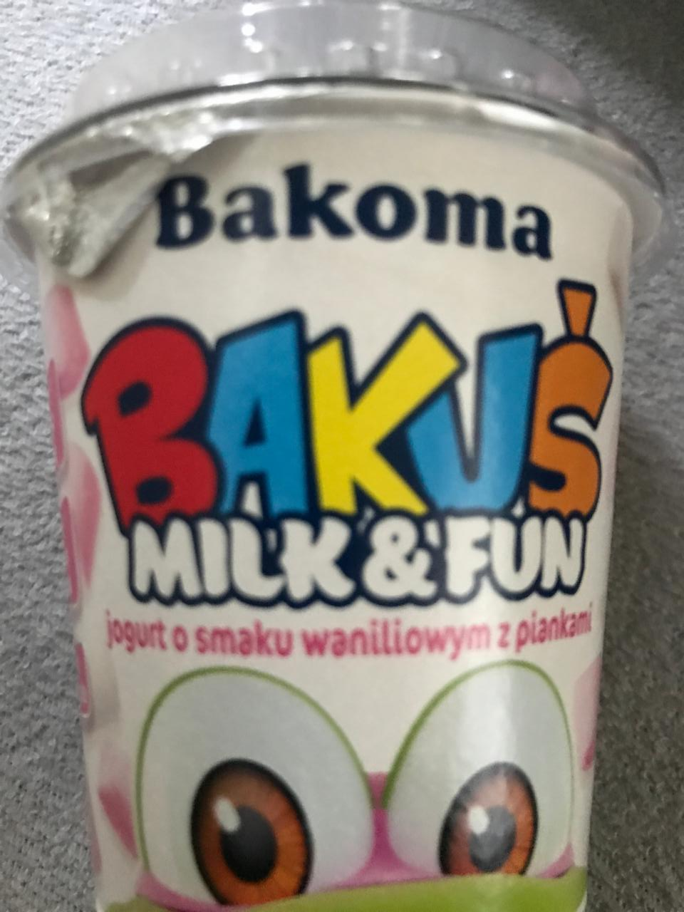 Fotografie - Jogurt o smaku waniliowym z piankami Bakus Milk&Fun Bakoma