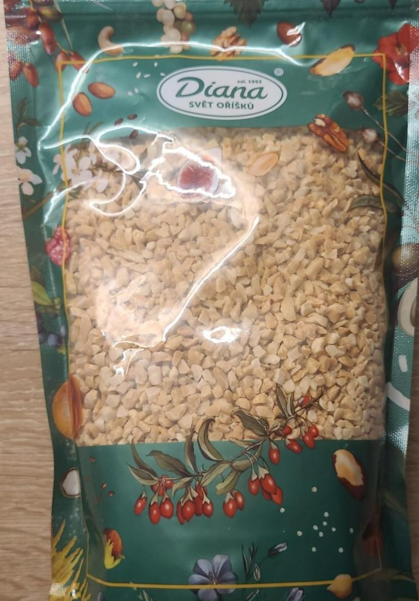 Fotografie - Kousky z pražených arašídů 2-5 mm Diana Svět oříšků