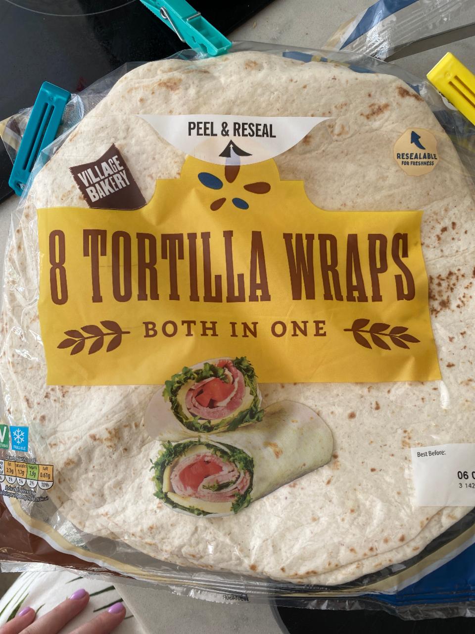 Fotografie - Tortilla Wraps Both in One Village Bakery