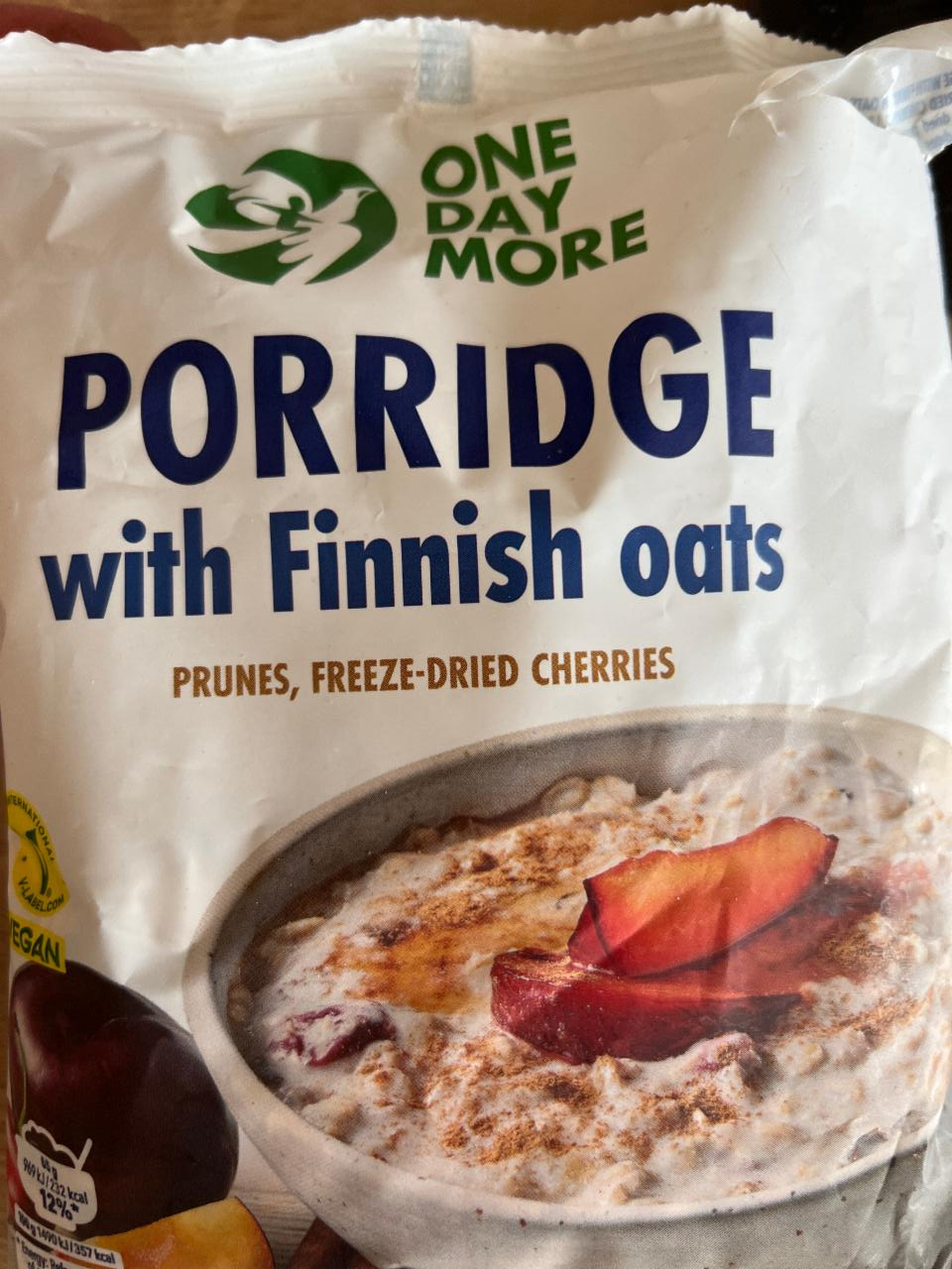 Fotografie - Porridge with Finnish oats Prunes, freeze-dried cherries OneDayMore