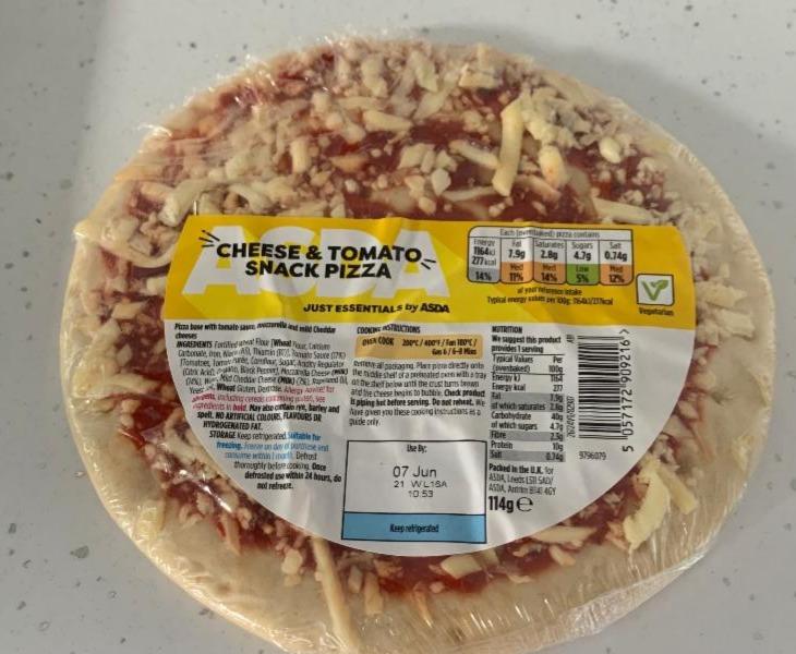 Fotografie - snack pizza Cheese Tomato
