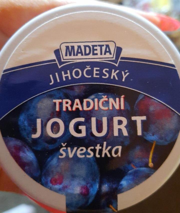 Fotografie - Jihočeský tradiční jogurt švestka Madeta