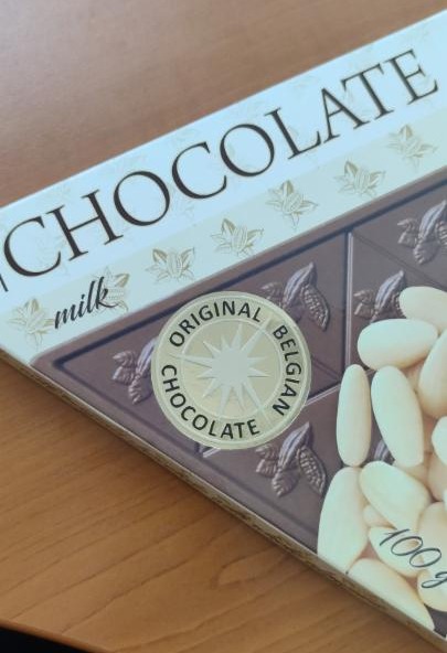 Fotografie - The Chocolate Milk Belgian with whole almonds T-SEVERKA
