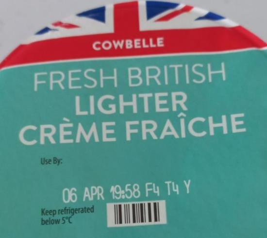 Fotografie - Fresh british lighter creme fraiche Cowbelle