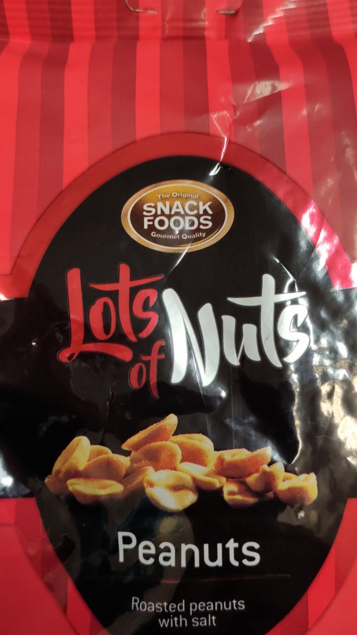 Fotografie - Lots of nuts Peanuts