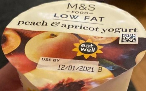 Fotografie - Low Fat peach & apricot yogurt M&S Food