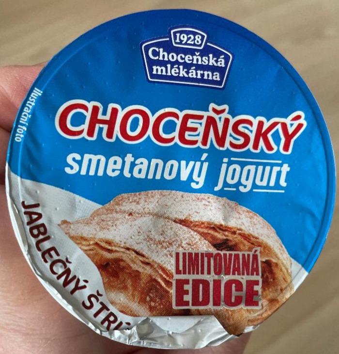 Fotografie - Smetanový jogurt jablečný štrúdl Choceňská mlékárna