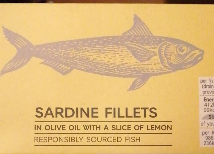 Fotografie - Sardine fillets in olive oil with a slice of lemon