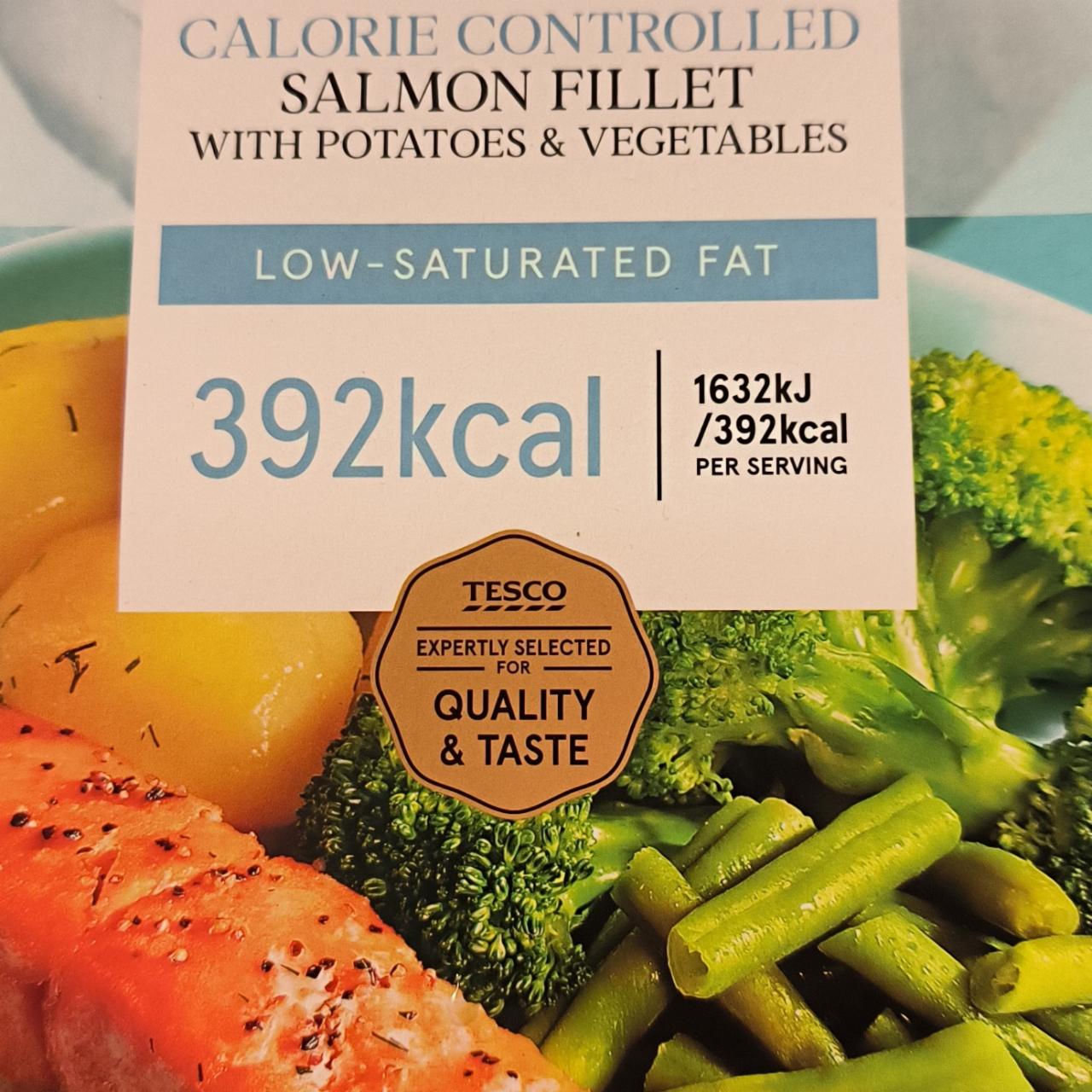 Fotografie - Calorie controlled Salmon Fillet with Potatoes & Vegetables Tesco