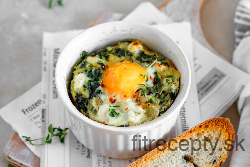 Zapékaná vajíčka se špenátem a feta sýrem
