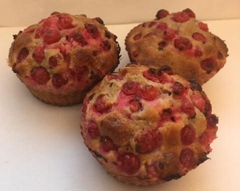 Proteinové muffiny s červeným rybízem