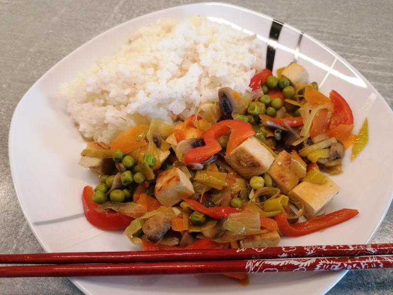 Tofu se zeleninou a rýží