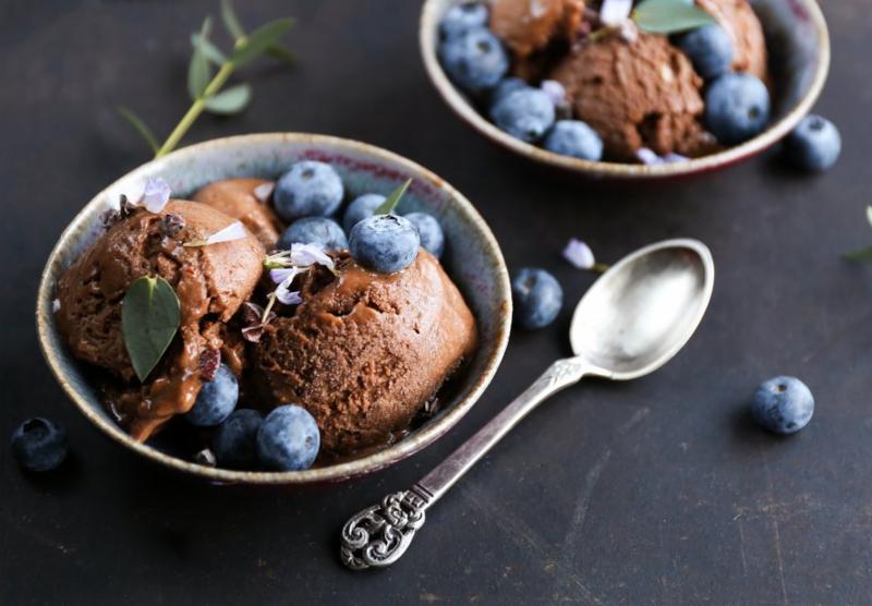 Čokoládová zmrzlina s borůvkami