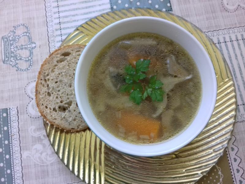 Hlívová polievka s korenovou zeleninou