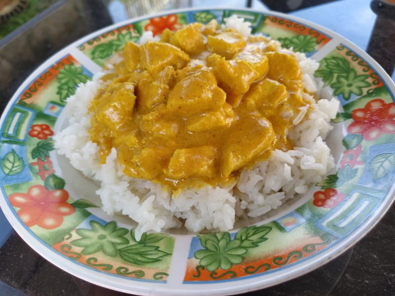 Kuřecí na curry s rýží