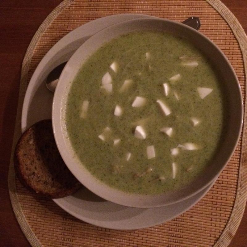 Brokolicová polévka se šunkou a skyrem