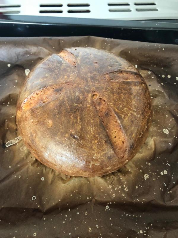 Kváskový domácí chléb pšenično-žitný